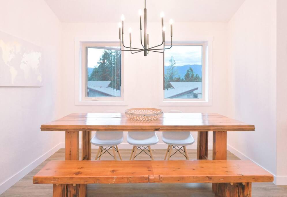 Oasis Getaway, Mins To Lake, King Bed, Dbl Garage Invermere Eksteriør billede