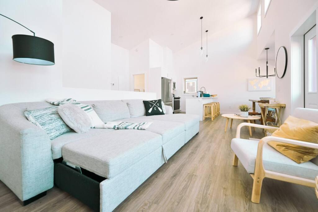 Oasis Getaway, Mins To Lake, King Bed, Dbl Garage Invermere Eksteriør billede