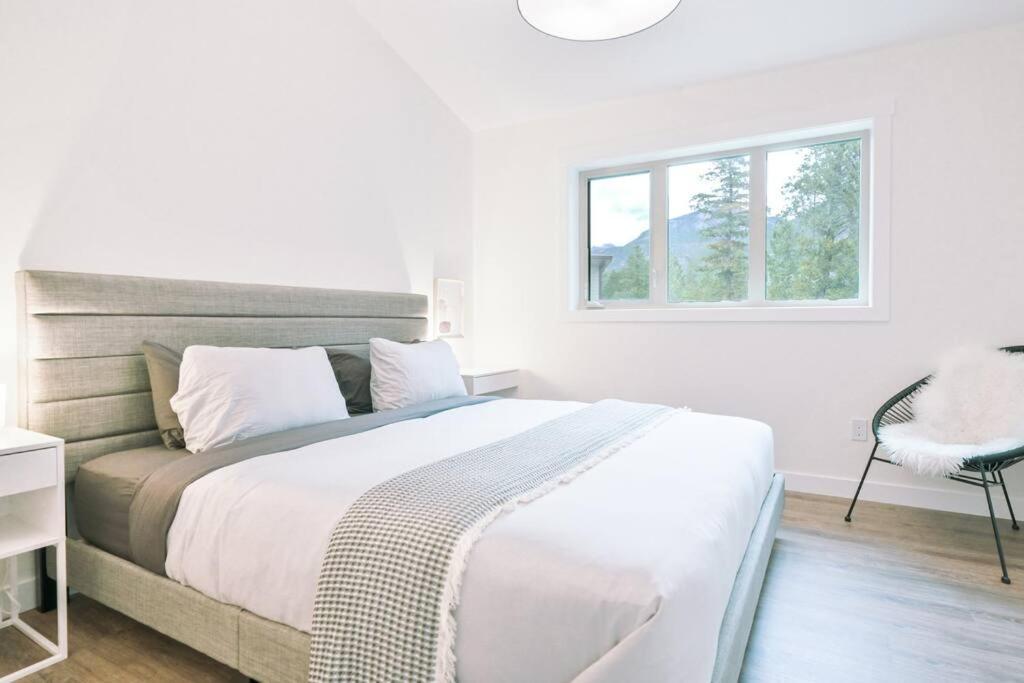 Oasis Getaway, Mins To Lake, King Bed, Dbl Garage Invermere Eksteriør billede